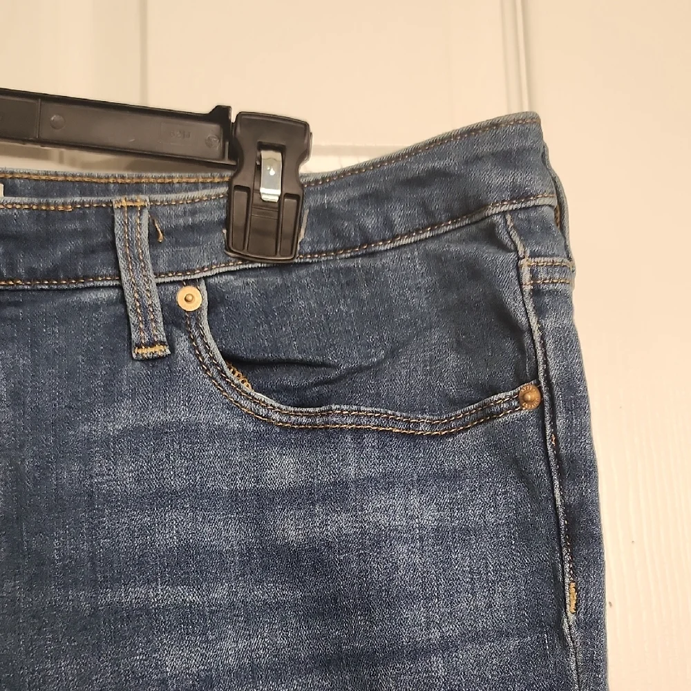 Universal Thread Classic Blue Denim Jeans - Picture 4 of 10